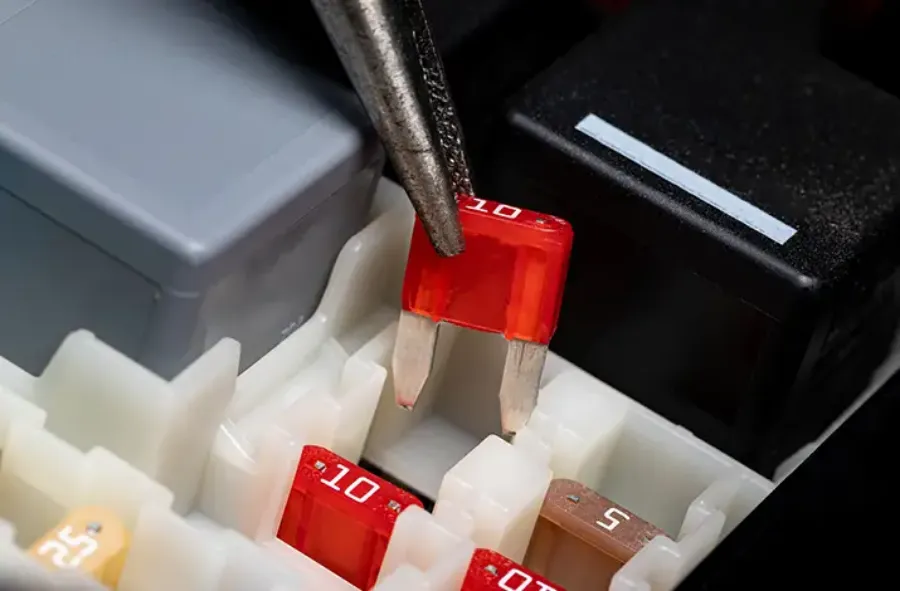 A guide to different types of automotive blade fuses A guide to different types of automotive blade fuses