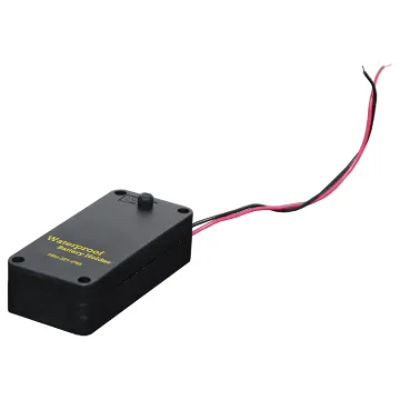 Protects your batteries and terminals from the elements. Screw together casing with rubber gasket. 140mm fly lead.
